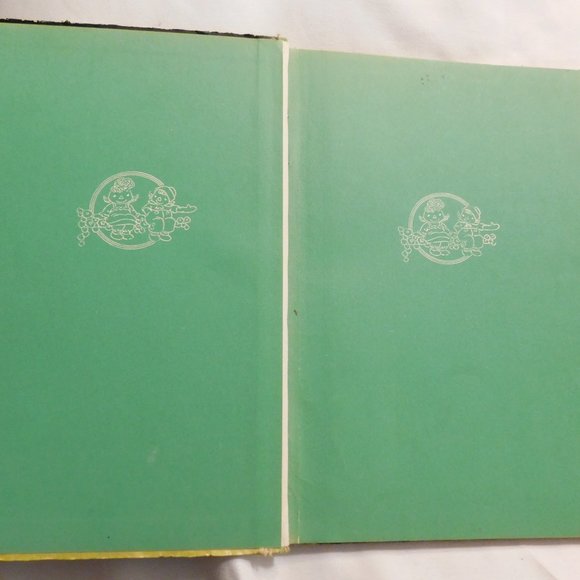 Vintage Raggedy Ann and Andy and the Nice Fat Policeman 1942 Book - Picture 3 of 12